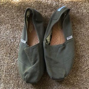 Olive Green Men’s Toms